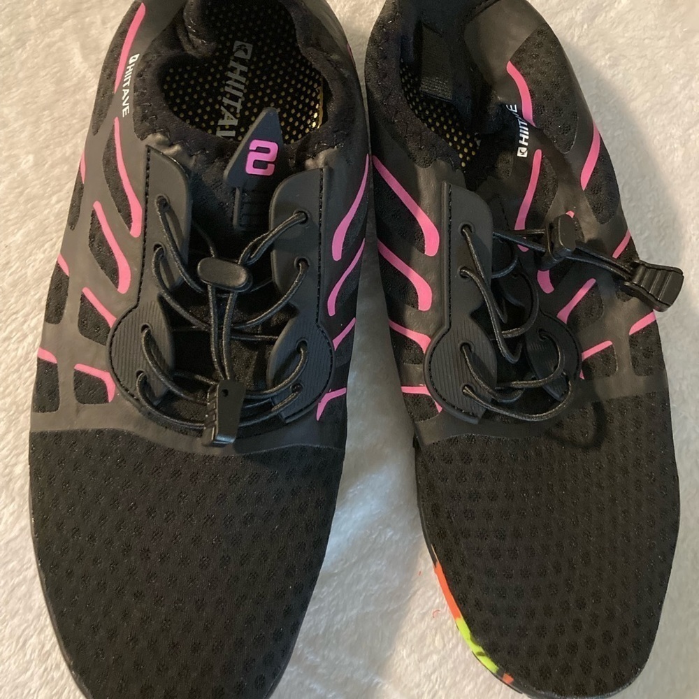NWOT Hitave colorful woman’s water/swim shoes with hard sole size 9